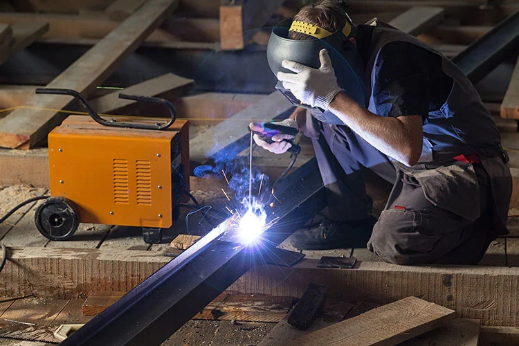 I tagliatori al plasma ad aria DC Inverter offrono potenza e portabilità